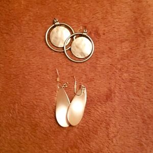 Pretty siver tone dangling earrings